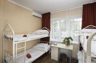 Хостелы FM Hostel Almaty Алматы Кровать в общем номере для мужчин-2