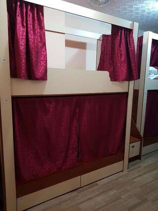 Хостелы FM Hostel Almaty Алматы Кровать в общем 6-местном номере для женщин-4