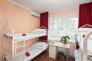 Хостелы FM Hostel Almaty Алматы Кровать в общем номере для мужчин-6